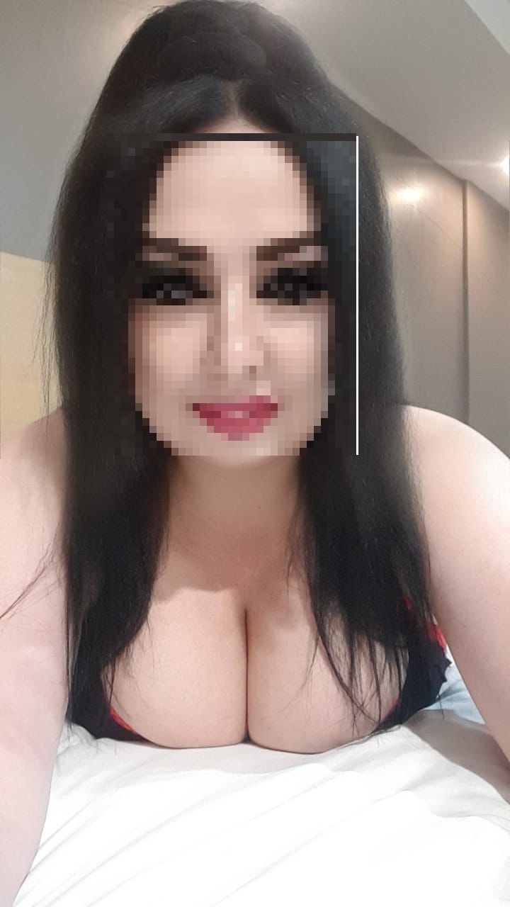 German escort in Delhi NCR - Premium foreign companion services