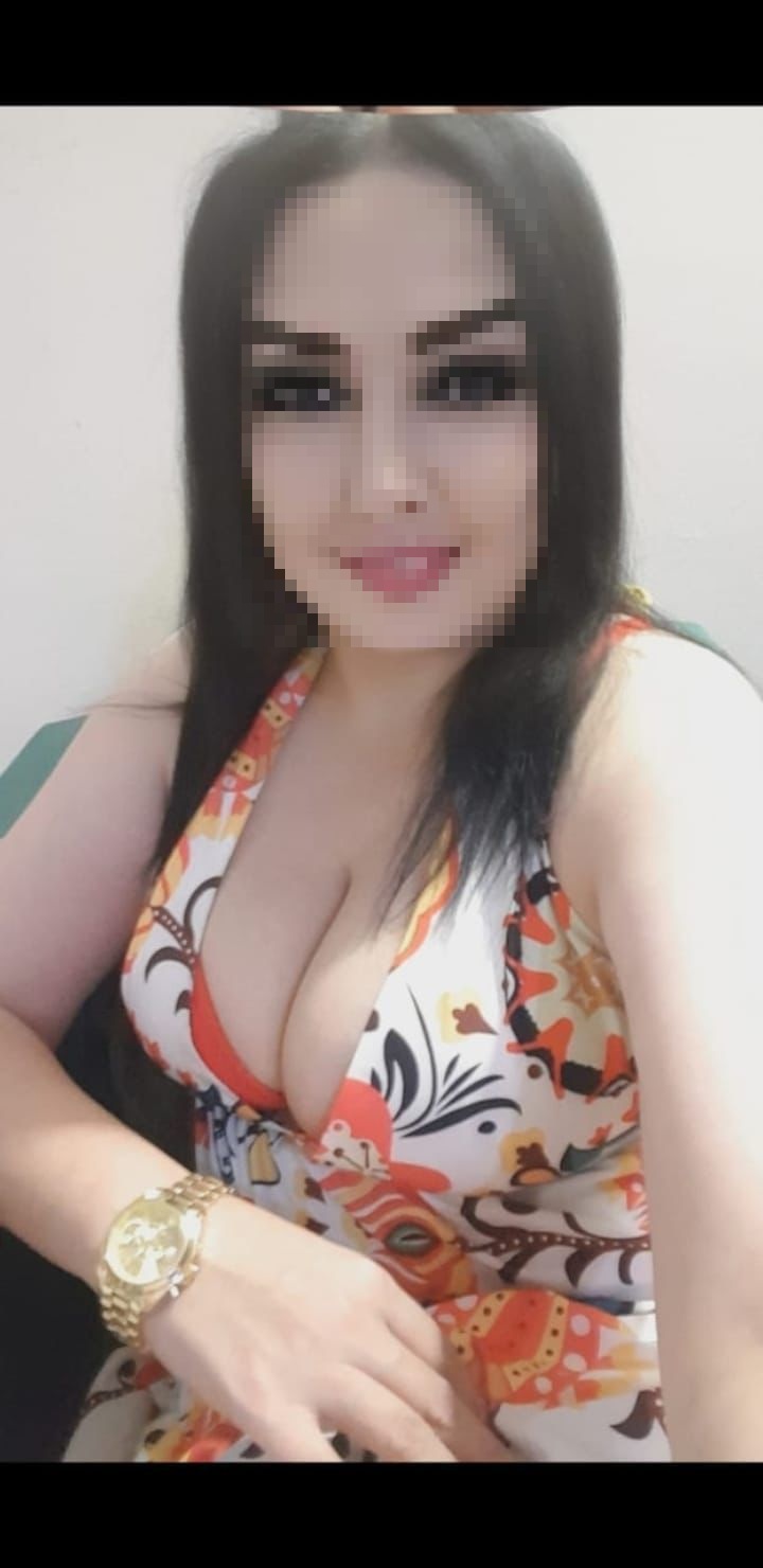 Italian escort in Delhi NCR - Premium foreign companion services