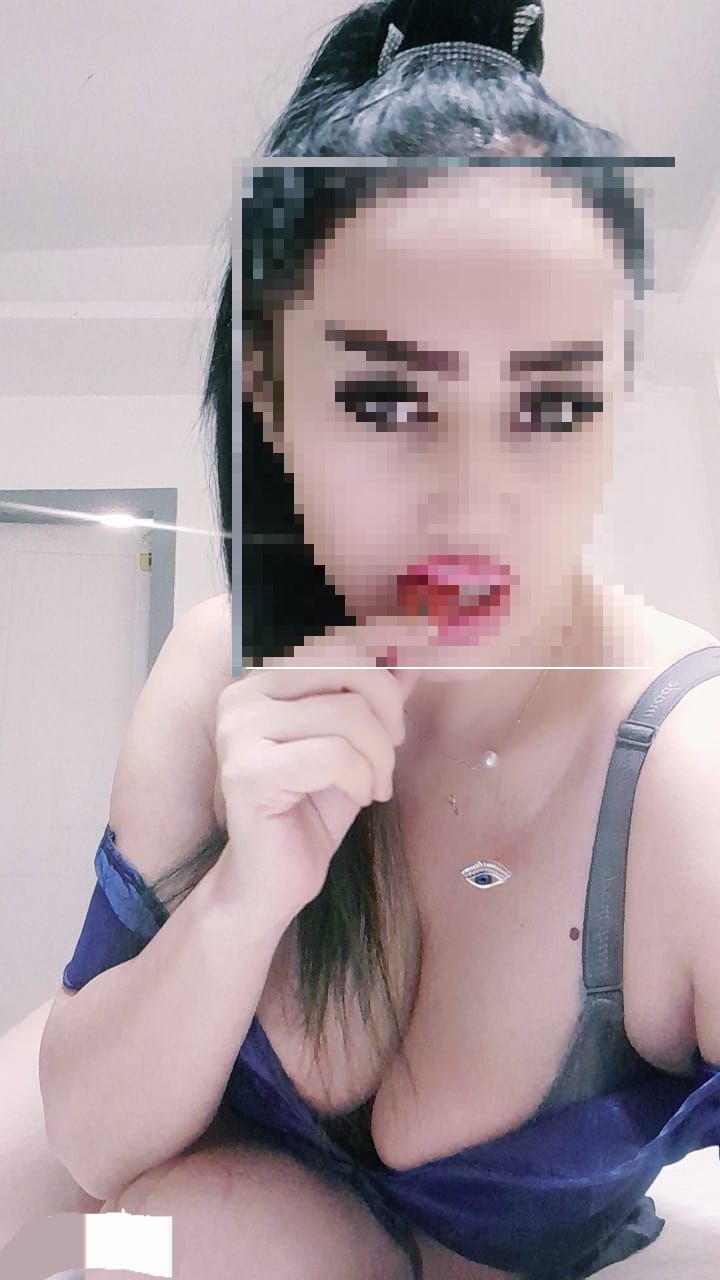 Australian escort in Delhi NCR - Premium foreign companion services